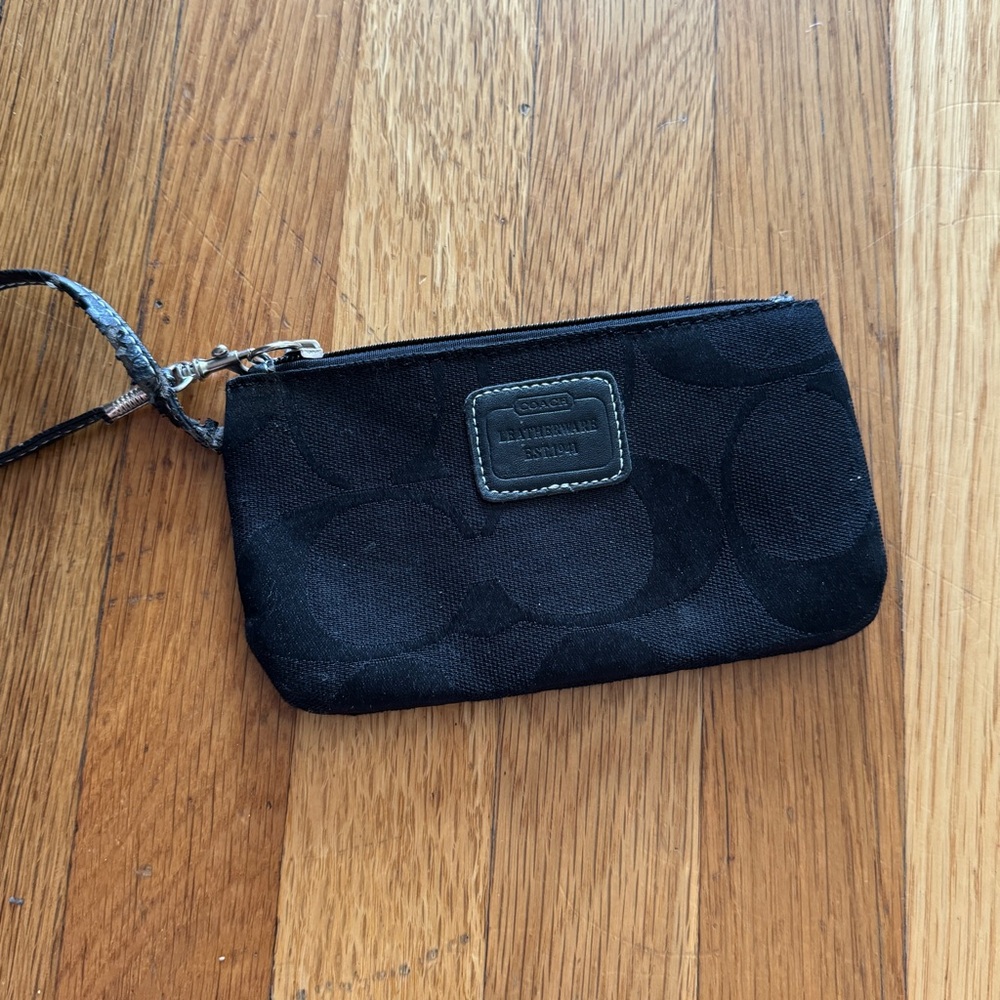 Coach Print Black Signature Wristlet - Picture 2 of 6